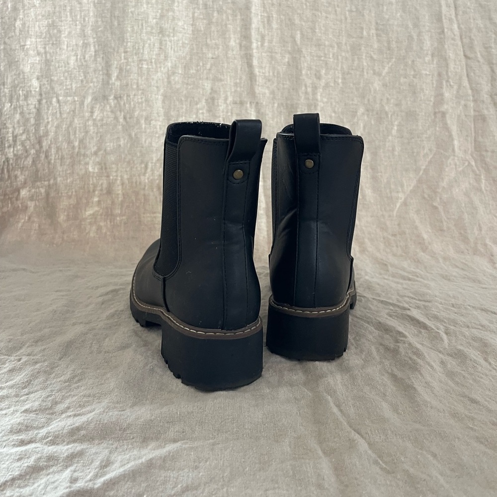 Universal Thread Chelsea Boot - Picture 3 of 4